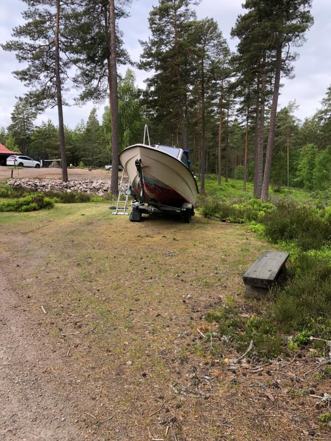Timber Cottages With Jacuzzi And Sauna Near Lake Vaenern Karlstad Exterior foto