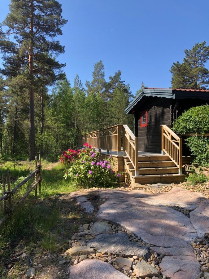 Timber Cottages With Jacuzzi And Sauna Near Lake Vaenern Karlstad Exterior foto